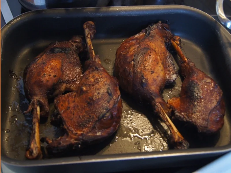 Rezept: Gänsekeulen mit Gemüsesauce, Böhmischen Knödeln und Ananas-Mango-Rotkohl Bild Nr. 15 Gänsekeulen mit Gemüsesauce, Böhmischen Knödeln und Ananas-Mango-Rotkohl - Rezept - Bild Nr. 15