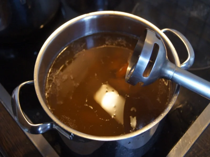 Rezept: Gänsekeulen mit Gemüsesauce, Böhmischen Knödeln und Ananas-Mango-Rotkohl Bild Nr. 16 Gänsekeulen mit Gemüsesauce, Böhmischen Knödeln und Ananas-Mango-Rotkohl - Rezept - Bild Nr. 16