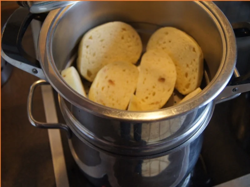 Rezept: Gänsekeulen mit Gemüsesauce, Böhmischen Knödeln und Ananas-Mango-Rotkohl Bild Nr. 18 Gänsekeulen mit Gemüsesauce, Böhmischen Knödeln und Ananas-Mango-Rotkohl - Rezept - Bild Nr. 18