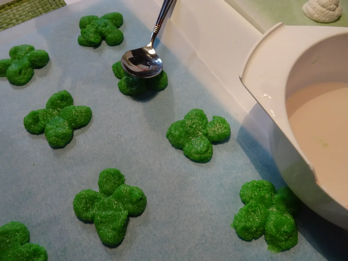 Rezept: Silvester-Mandel-Makronen Bild Nr. 6950 Silvester-Mandel-Makronen - Rezept - Bild Nr. 6950