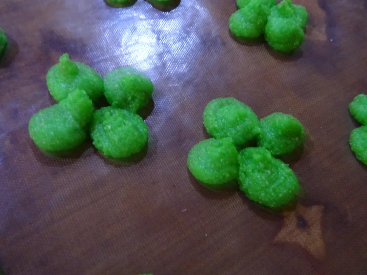 Rezept: Silvester-Mandel-Makronen Bild Nr. 6951 Silvester-Mandel-Makronen - Rezept - Bild Nr. 6951