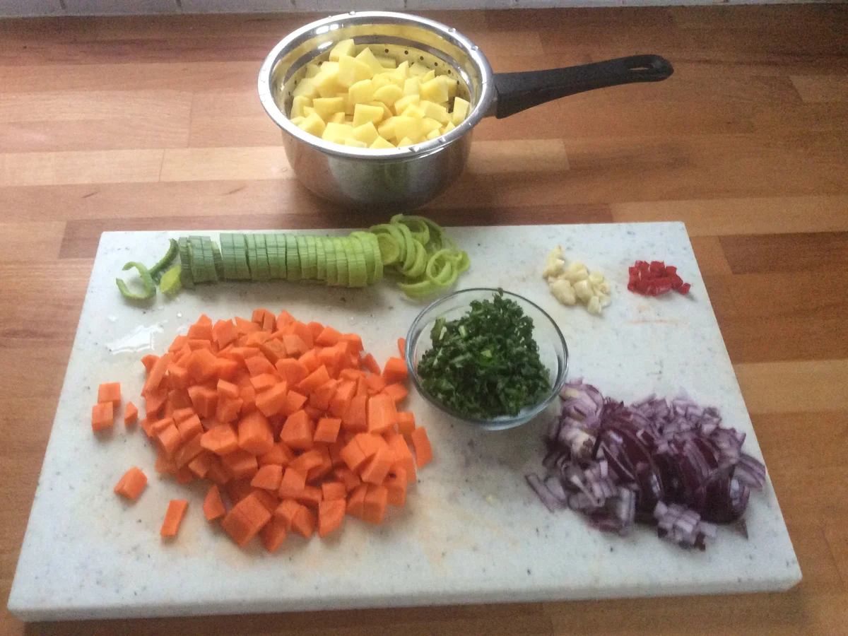 Kartoffelsuppe mit Würstchen - Rezept - Bild Nr. 6949