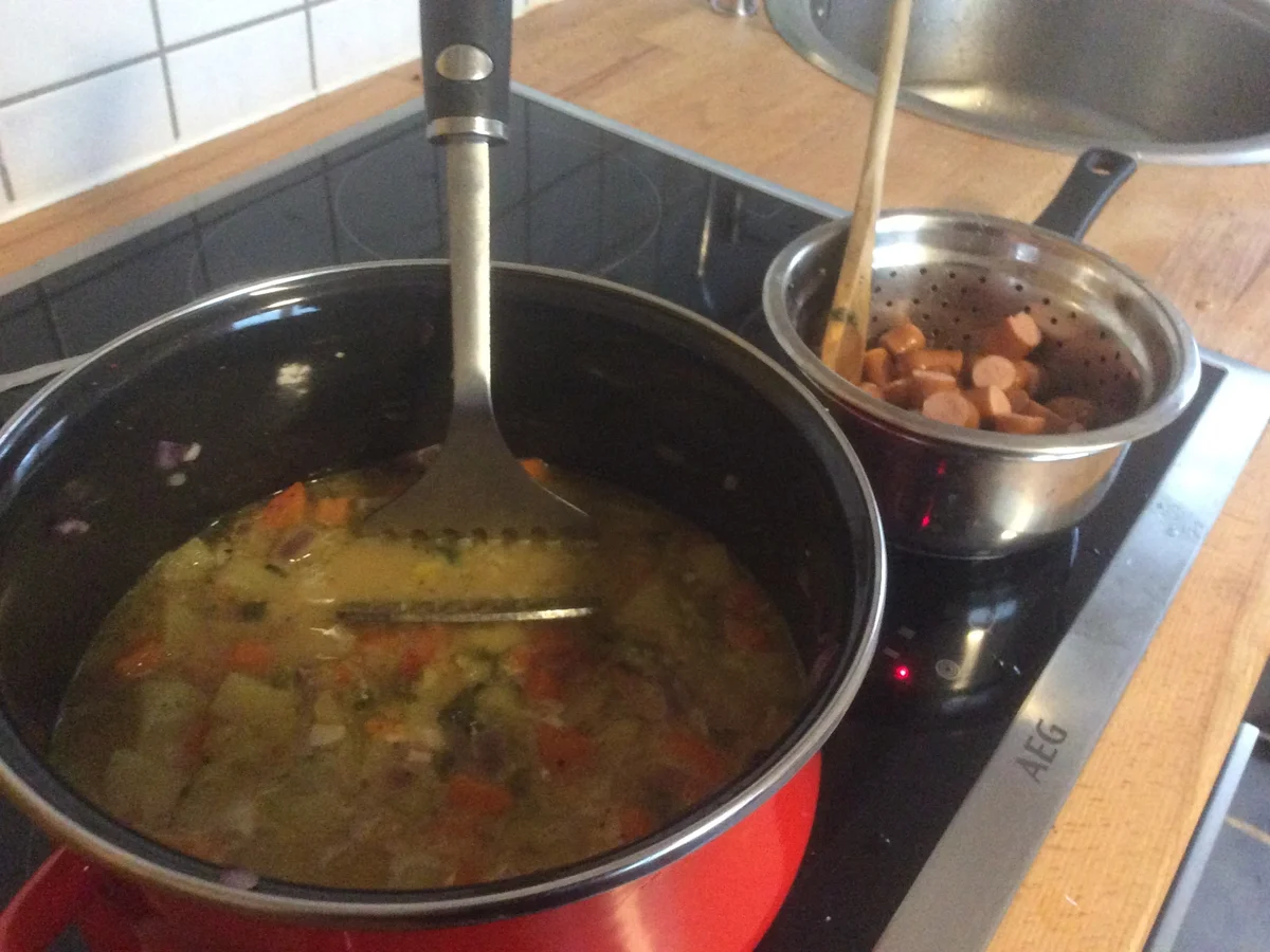 Kartoffelsuppe mit Würstchen - Rezept - Bild Nr. 6955