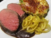 Rezept: Fleisch: Rinderlende NT mit Pflaumensoße, Rosenkohlgratin und Kartoffelstroh Bild Nr. 6949 Fleisch: Rinderlende NT mit Pflaumensoße, Rosenkohlgratin und Kartoffelstroh - Rezept - Bild Nr. 6949