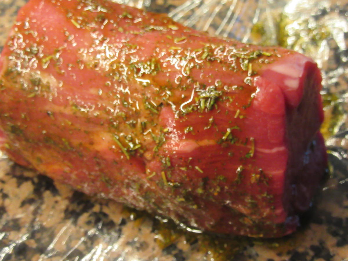 Fleisch: Rinderlende NT mit Pflaumensoße, Rosenkohlgratin und Kartoffelstroh - Rezept - Bild Nr. 6951