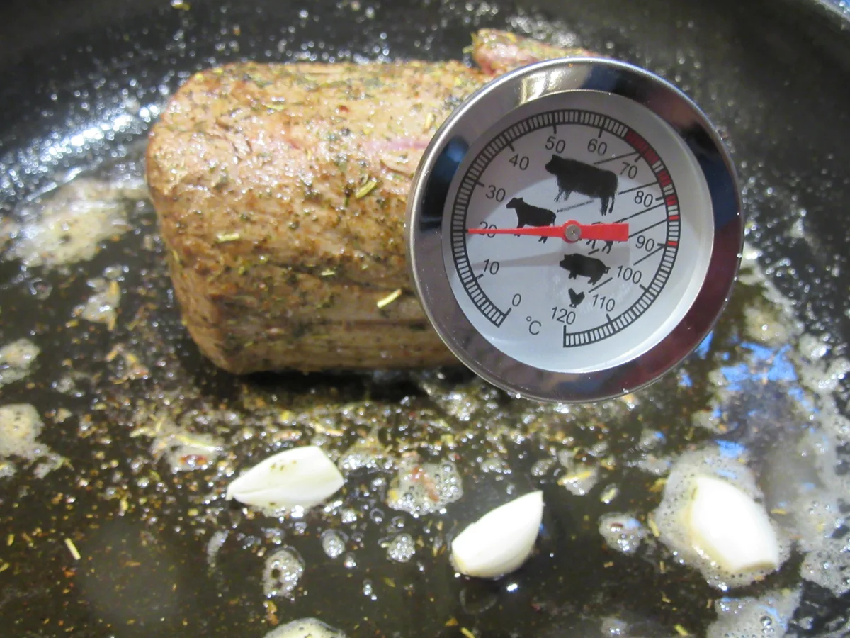 Rezept: Fleisch: Rinderlende NT mit Pflaumensoße, Rosenkohlgratin und Kartoffelstroh Bild Nr. 6953 Fleisch: Rinderlende NT mit Pflaumensoße, Rosenkohlgratin und Kartoffelstroh - Rezept - Bild Nr. 6953