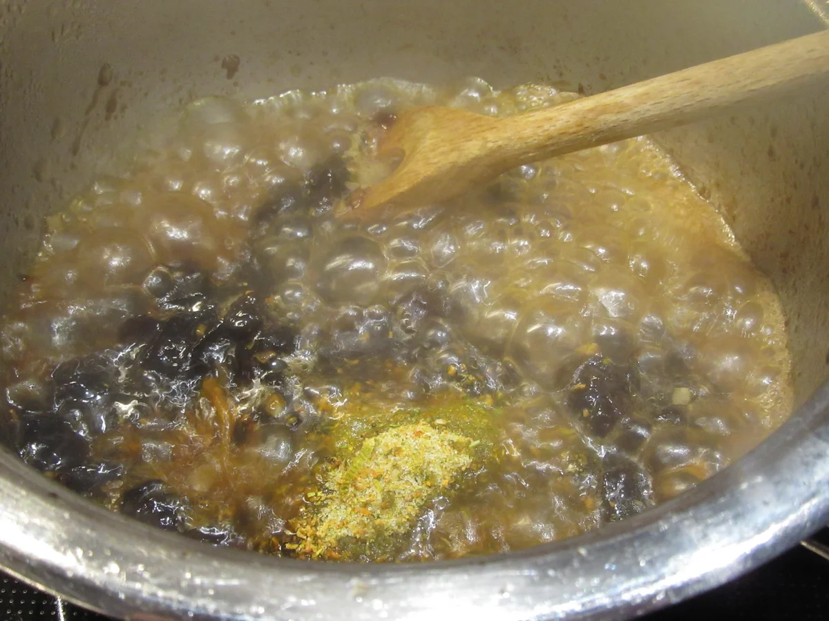 Rezept: Fleisch: Rinderlende NT mit Pflaumensoße, Rosenkohlgratin und Kartoffelstroh Bild Nr. 6955 Fleisch: Rinderlende NT mit Pflaumensoße, Rosenkohlgratin und Kartoffelstroh - Rezept - Bild Nr. 6955