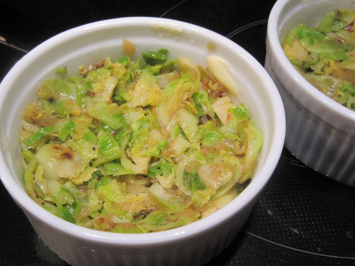 Rezept: Fleisch: Rinderlende NT mit Pflaumensoße, Rosenkohlgratin und Kartoffelstroh Bild Nr. 6959 Fleisch: Rinderlende NT mit Pflaumensoße, Rosenkohlgratin und Kartoffelstroh - Rezept - Bild Nr. 6959