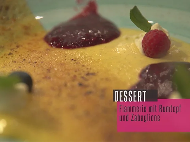 Flammerie von Tahiti-Vanille mit lauwarmem Rumtopf und Süßweinzabaglione - Rezept - Bild Nr. 2