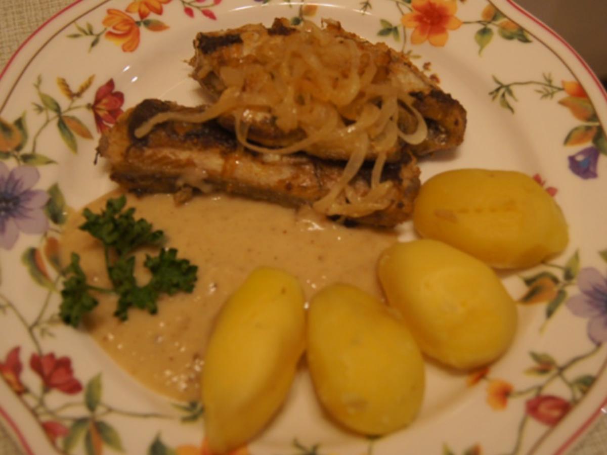 Flussaal mit Rahmsauce; Zwiebeln und Pellkartoffeln - Rezept - Bild Nr. 2