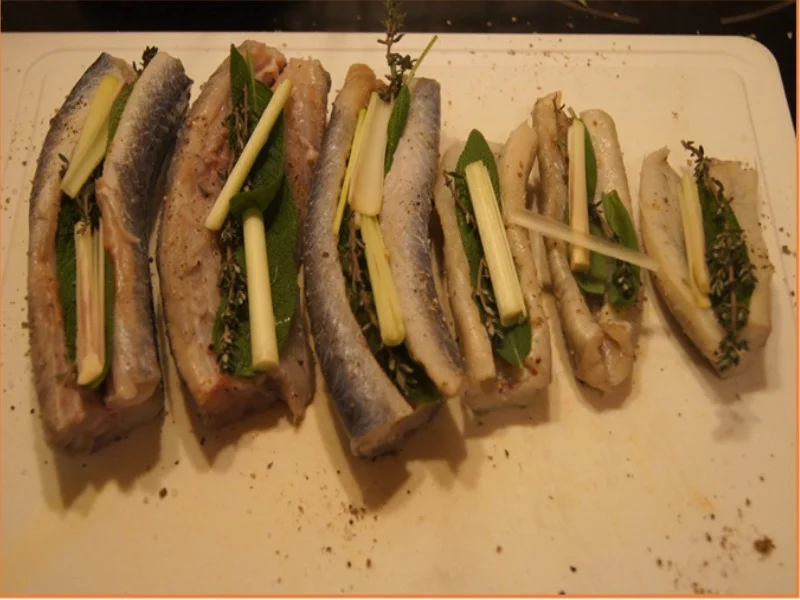 Flussaal mit Rahmsauce; Zwiebeln und Pellkartoffeln - Rezept - Bild Nr. 5