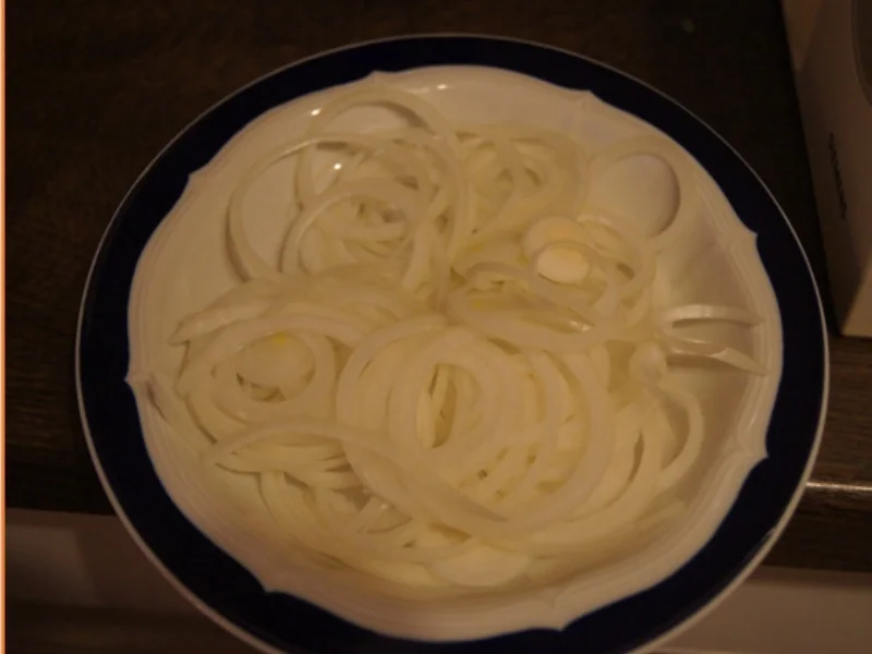 Flussaal mit Rahmsauce; Zwiebeln und Pellkartoffeln - Rezept - Bild Nr. 7