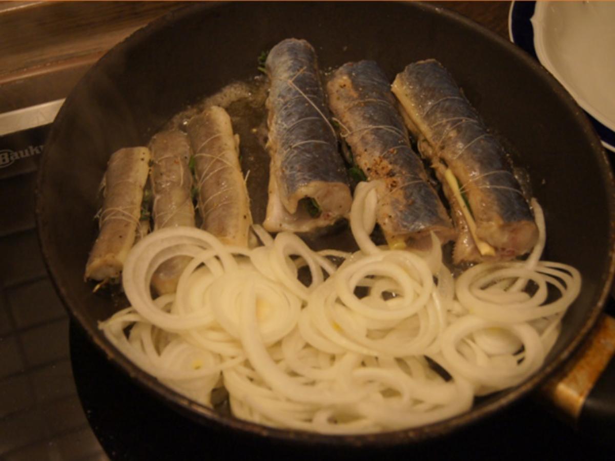 Flussaal mit Rahmsauce; Zwiebeln und Pellkartoffeln - Rezept - Bild Nr. 8