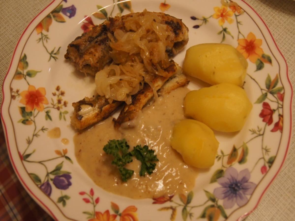 Flussaal mit Rahmsauce; Zwiebeln und Pellkartoffeln - Rezept - Bild Nr. 17