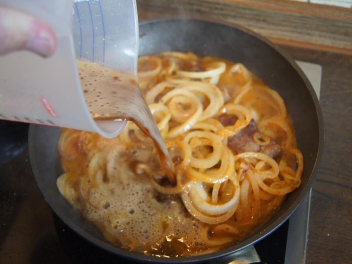 Rumpsteak mit Zwiebelhaube, Sauce, Kartoffelecken und Champignons - Rezept - Bild Nr. 9