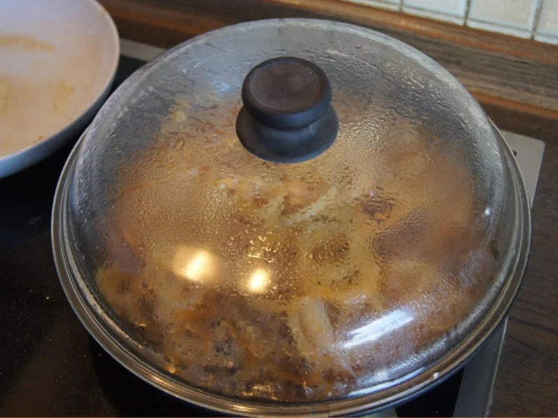 Rumpsteak mit Zwiebelhaube, Sauce, Kartoffelecken und Champignons - Rezept - Bild Nr. 11