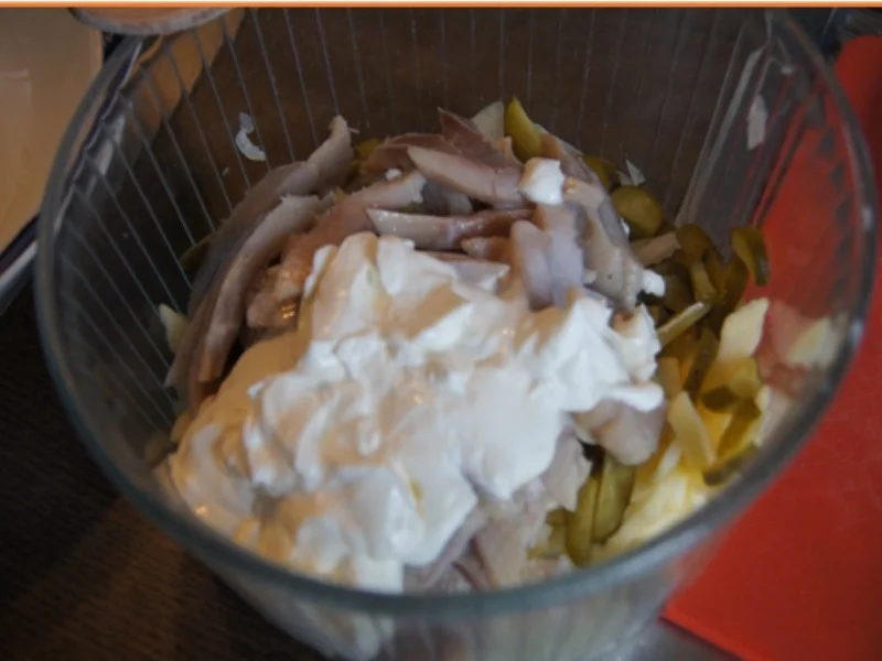 Matjesfiletsalat mit Pellkartoffeldrillingen - Rezept - Bild Nr. 8