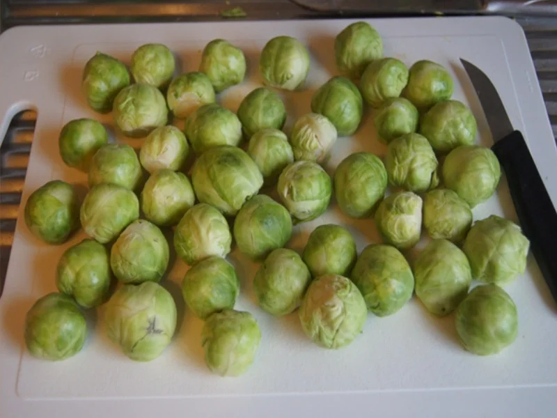 Rindfleischbuletten mit Rosenkohl und Pellkartoffeldrillingen - Rezept - Bild Nr. 6991