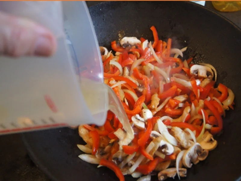 Rezept: Putengeschnetzeltes im Wok mit Basmatireis Bild Nr. 6996 Putengeschnetzeltes im Wok mit Basmatireis - Rezept - Bild Nr. 6996