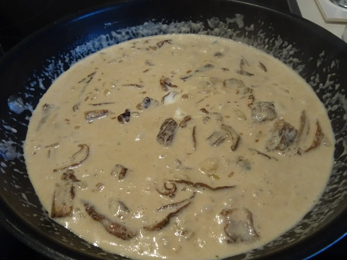 Gepökelte Gänsebrust mit Steinpilz-Rahmsoße und Brezen-Serviettenknödel - Rezept - Bild Nr. 6992