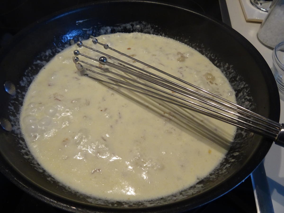 Gepökelte Gänsebrust mit Steinpilz-Rahmsoße und Brezen-Serviettenknödel - Rezept - Bild Nr. 6993