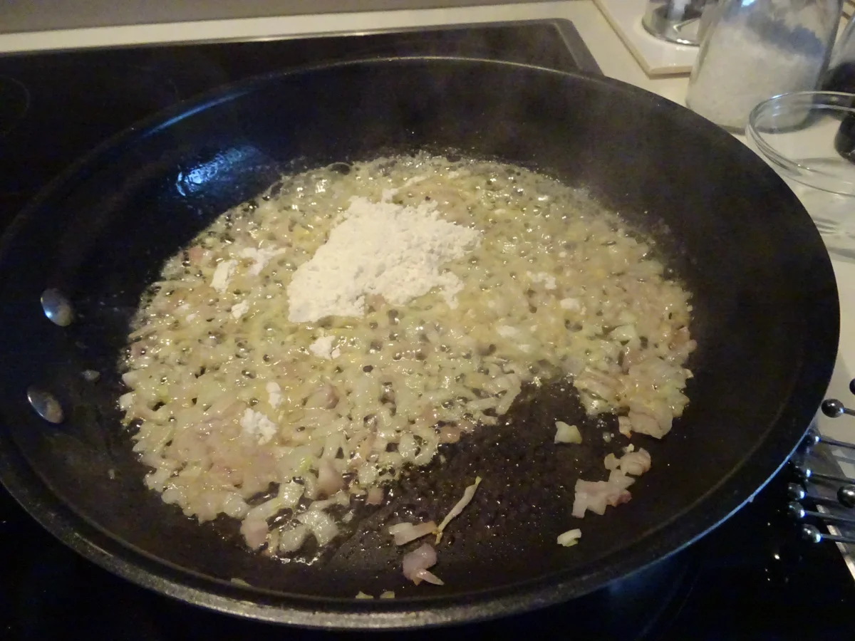 Gepökelte Gänsebrust mit Steinpilz-Rahmsoße und Brezen-Serviettenknödel - Rezept - Bild Nr. 6994