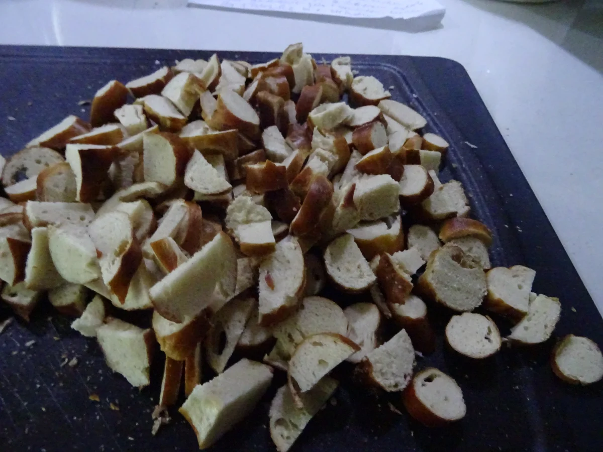 Gepökelte Gänsebrust mit Steinpilz-Rahmsoße und Brezen-Serviettenknödel - Rezept - Bild Nr. 6999