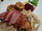 Gepökelte Gänsebrust mit Steinpilz-Rahmsoße und Brezen-Serviettenknödel - Rezept - Bild Nr. 6985