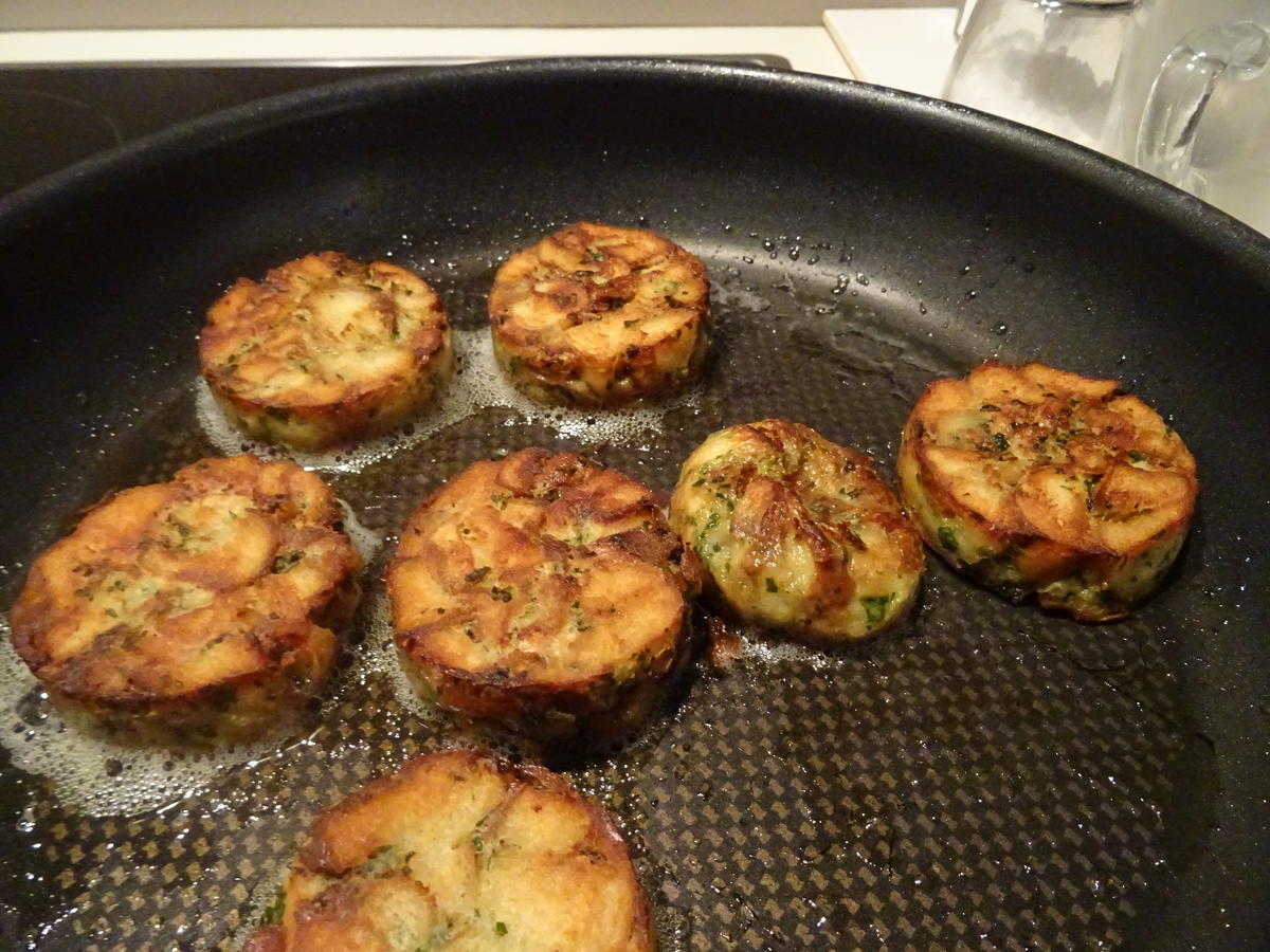 Gepökelte Gänsebrust mit Steinpilz-Rahmsoße und Brezen-Serviettenknödel - Rezept - Bild Nr. 6989