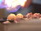 Surf and Turf Sushi (flambierte Nigiri mit Lachs und Rind) - Rezept - Bild Nr. 6985