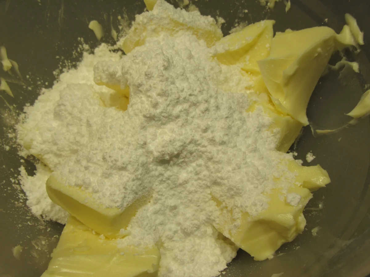 Rezept: Backen: Bailey´s-Buttercreme-Torte (20iger Form) Bild Nr. 7010 Backen: Bailey´s-Buttercreme-Torte (20iger Form) - Rezept - Bild Nr. 7010