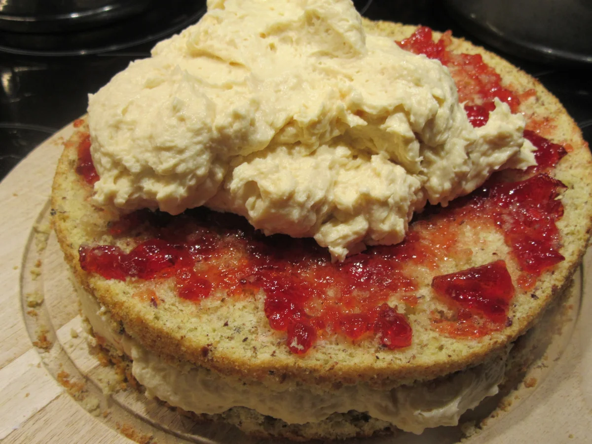 Rezept: Backen: Bailey´s-Buttercreme-Torte (20iger Form) Bild Nr. 7013 Backen: Bailey´s-Buttercreme-Torte (20iger Form) - Rezept - Bild Nr. 7013