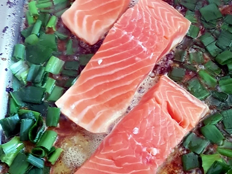 Lachs an Käse-Creme-Spinat und Salzkartoffel - Rezept - Bild Nr. 7028