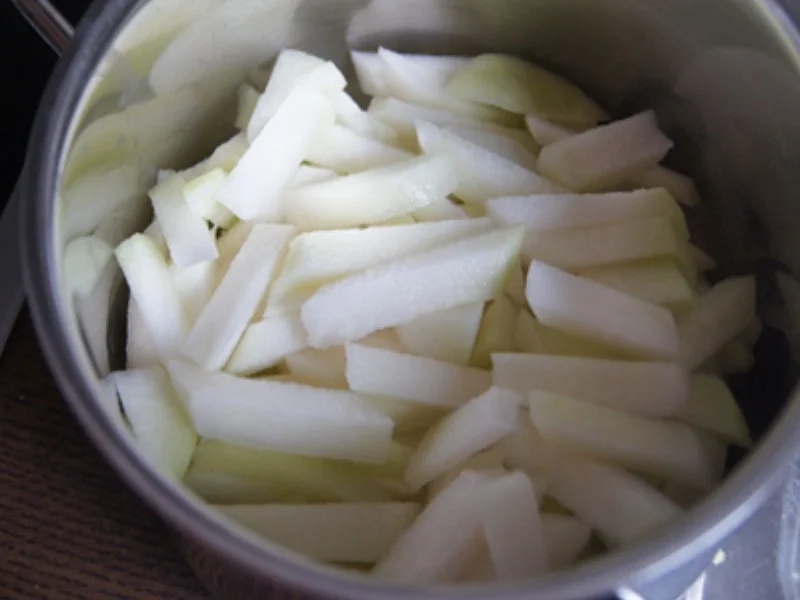 Rezept: Lachsfrikadellen mit Rahmkohlrabi und Drillingen Bild Nr. 7036 Lachsfrikadellen mit Rahmkohlrabi und Drillingen - Rezept - Bild Nr. 7036