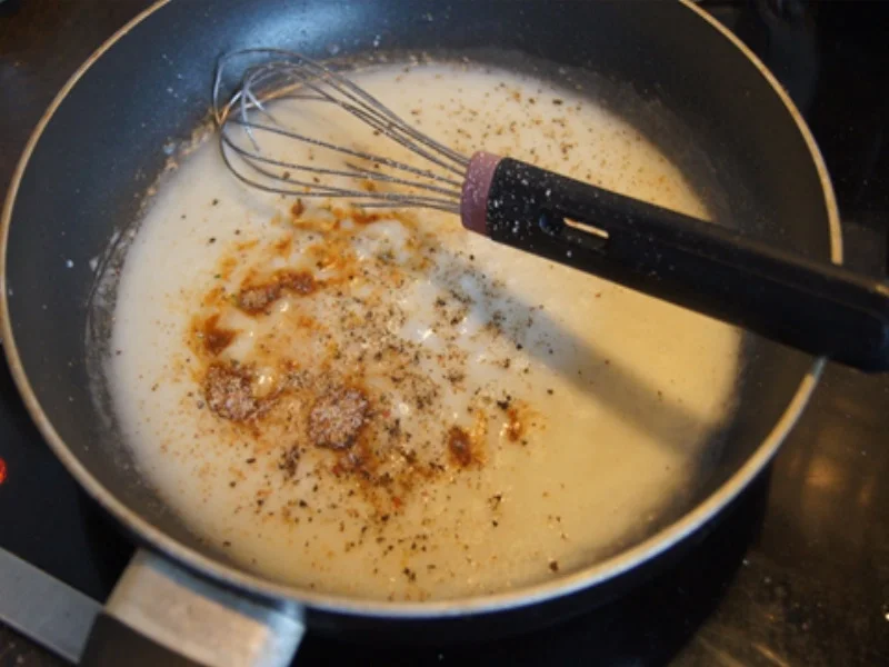Rezept: Lachsfrikadellen mit Rahmkohlrabi und Drillingen Bild Nr. 7037 Lachsfrikadellen mit Rahmkohlrabi und Drillingen - Rezept - Bild Nr. 7037
