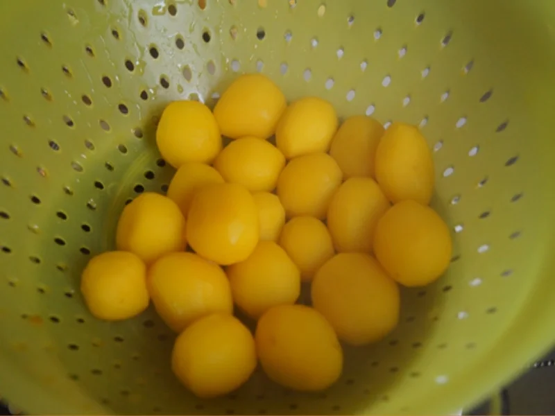 Rezept: Lachsfrikadellen mit Rahmkohlrabi und Drillingen Bild Nr. 7040 Lachsfrikadellen mit Rahmkohlrabi und Drillingen - Rezept - Bild Nr. 7040