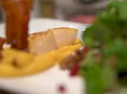 Feldsalat mit karamellisierten Maronen, Granatapfelkernen und Steckrübenpüree - Rezept - Bild Nr. 7025