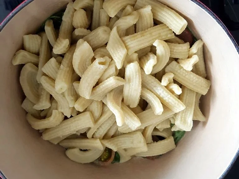 Rezept: Nudelröhren in geräuchertem Olivenoel und Parmesan Bild Nr. 6 Nudelröhren in geräuchertem Olivenoel und Parmesan - Rezept - Bild Nr. 6