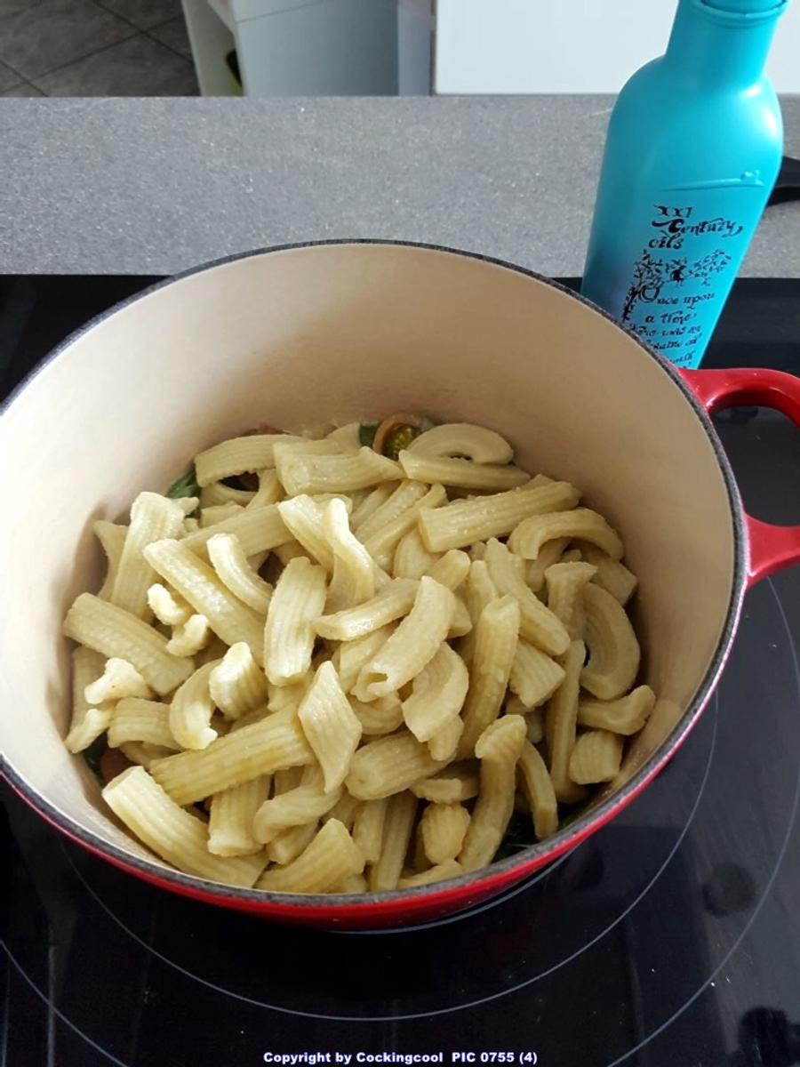 Nudelröhren in geräuchertem Olivenoel und Parmesan - Rezept - Bild Nr. 5