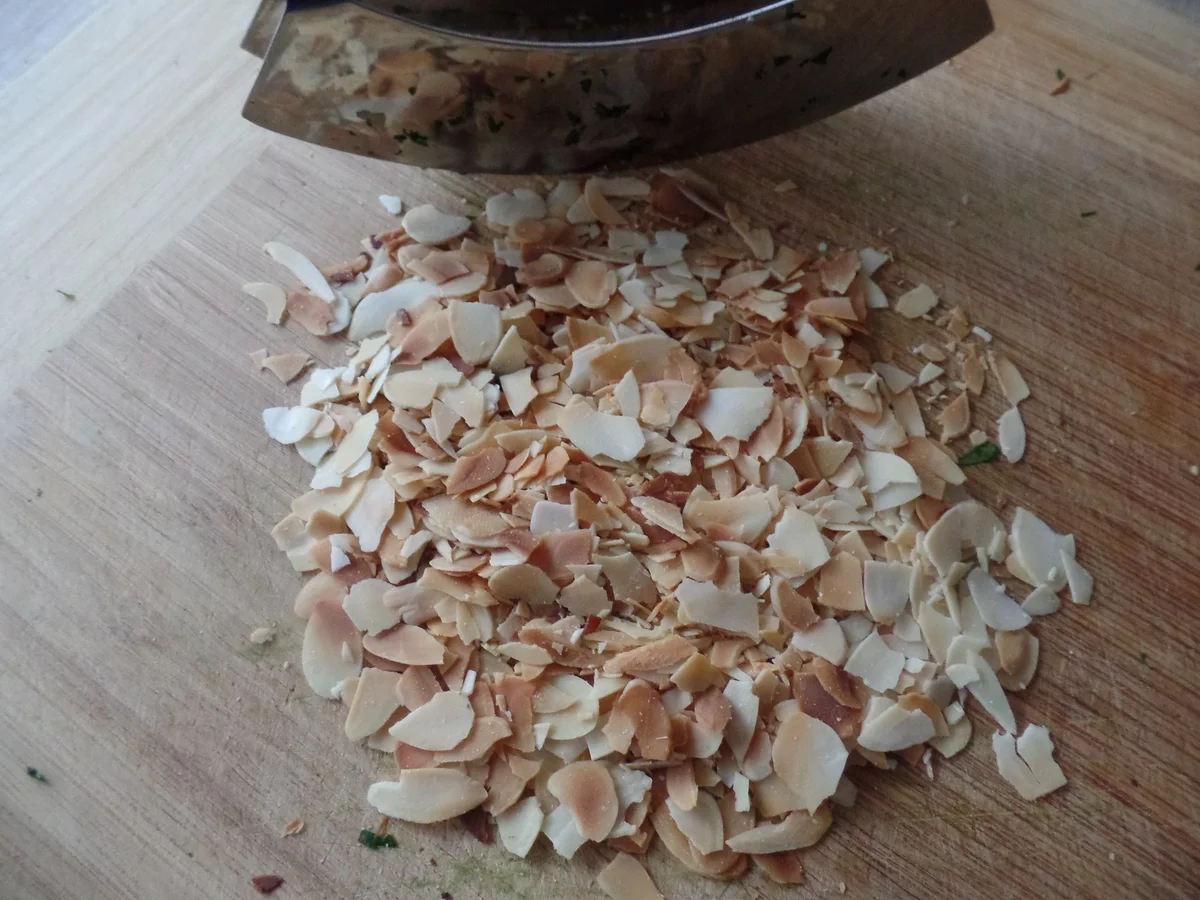 Topinambur-Suppe mit Risoni-Nudeln und on Top mit Radicchio-Salsa - Rezept - Bild Nr. 7031