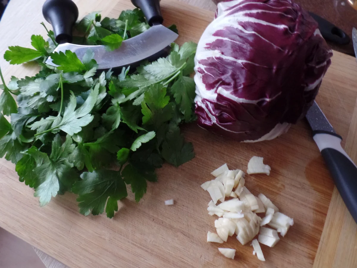 Topinambur-Suppe mit Risoni-Nudeln und on Top mit Radicchio-Salsa - Rezept - Bild Nr. 7032