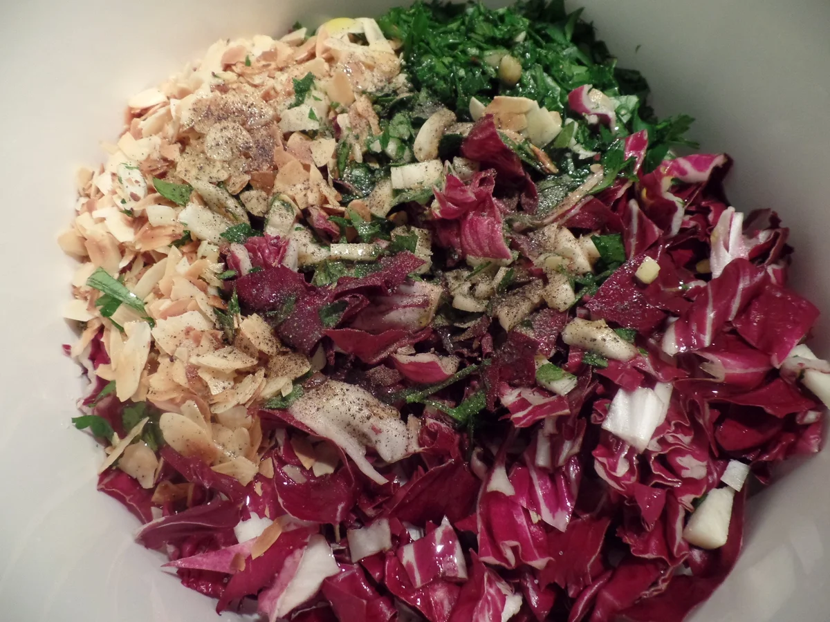 Topinambur-Suppe mit Risoni-Nudeln und on Top mit Radicchio-Salsa - Rezept - Bild Nr. 7033