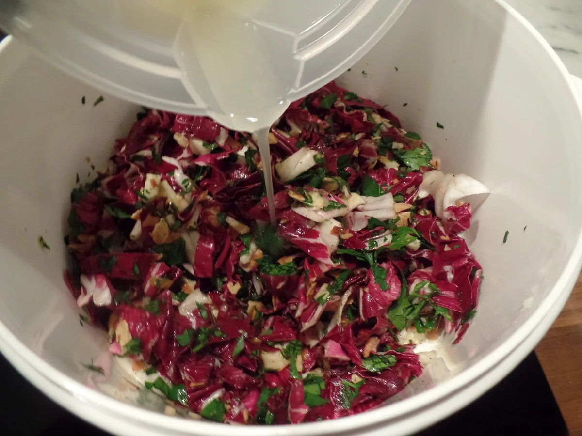 Topinambur-Suppe mit Risoni-Nudeln und on Top mit Radicchio-Salsa - Rezept - Bild Nr. 7034