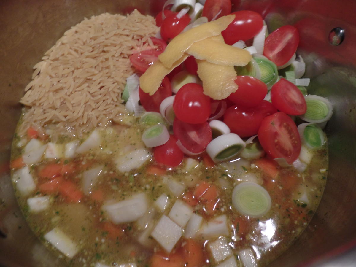Topinambur-Suppe mit Risoni-Nudeln und on Top mit Radicchio-Salsa - Rezept - Bild Nr. 7040
