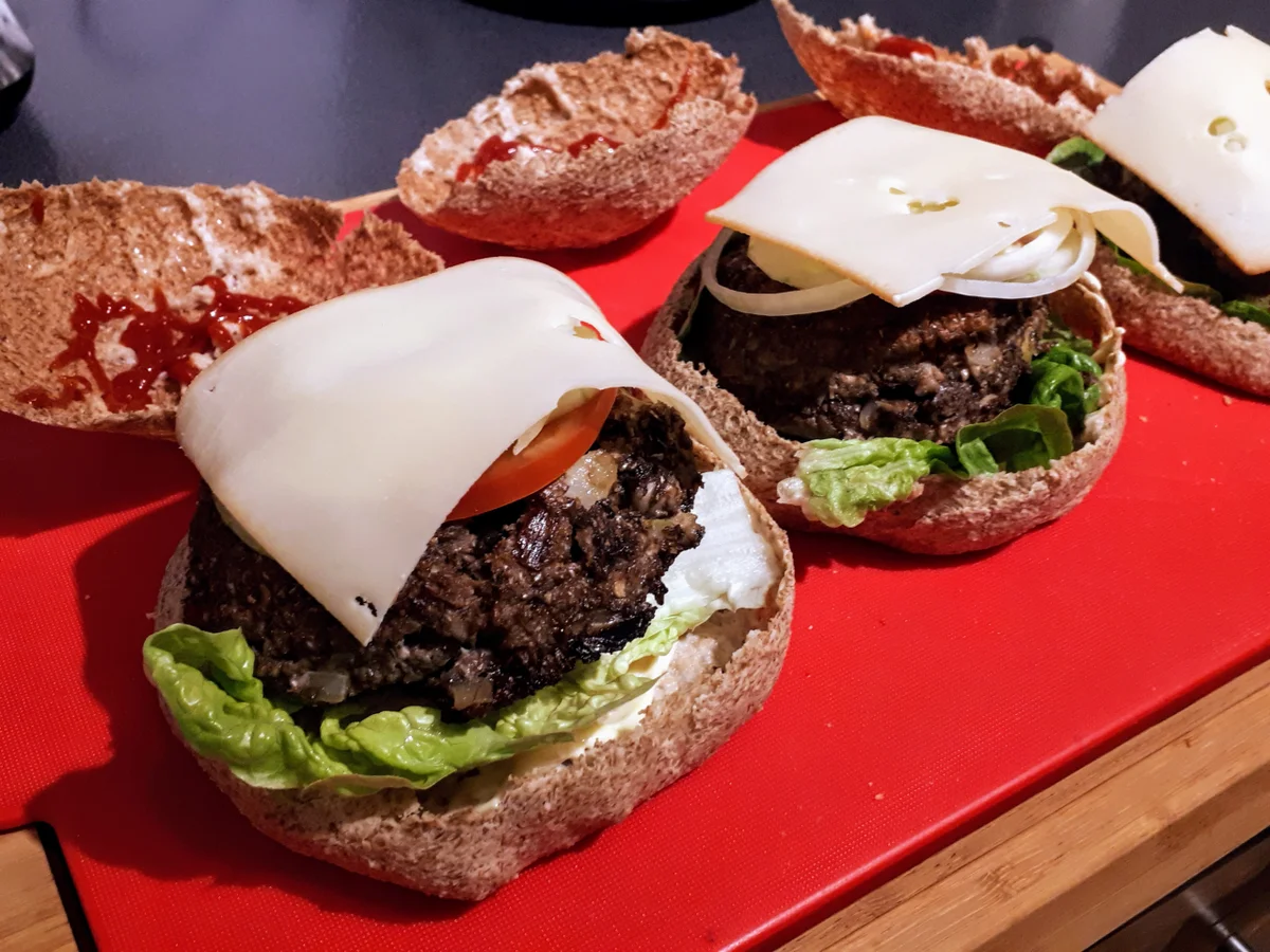 Rezept: BiNe` S LOW CARB PILZBURGER Bild Nr. 9 BiNe` S LOW CARB PILZBURGER - Rezept - Bild Nr. 9