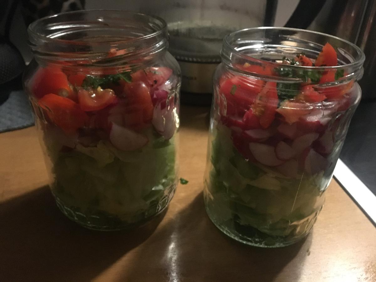 Salat im Glas: Gemischter Salat mit Radieschen - Rezept - Bild Nr. 2
