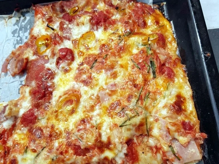 Rezept: Pizza (wenn das Fleisch nicht drauf liegen würde sogar VEGAN) Bild Nr. 5 Pizza (wenn das Fleisch nicht drauf liegen würde sogar VEGAN) - Rezept - Bild Nr. 5