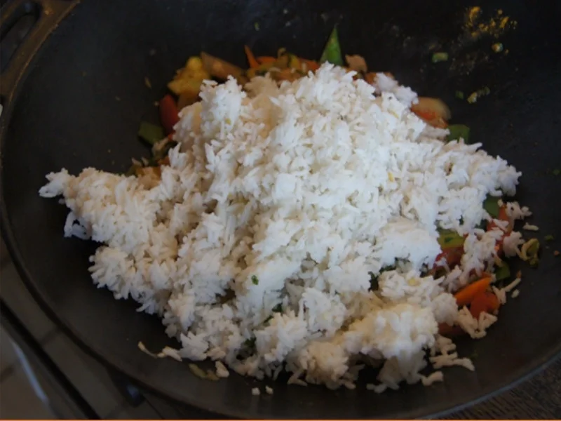 Nasi Goreng mit Putenbrust und Basmatireis - Rezept - Bild Nr. 16