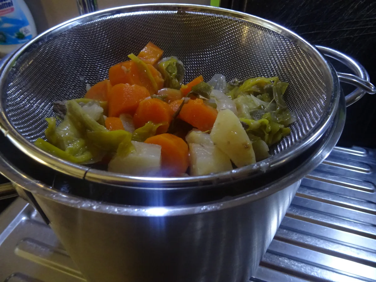 Hühner-Nudelsuppe - Rezept - Bild Nr. 7063