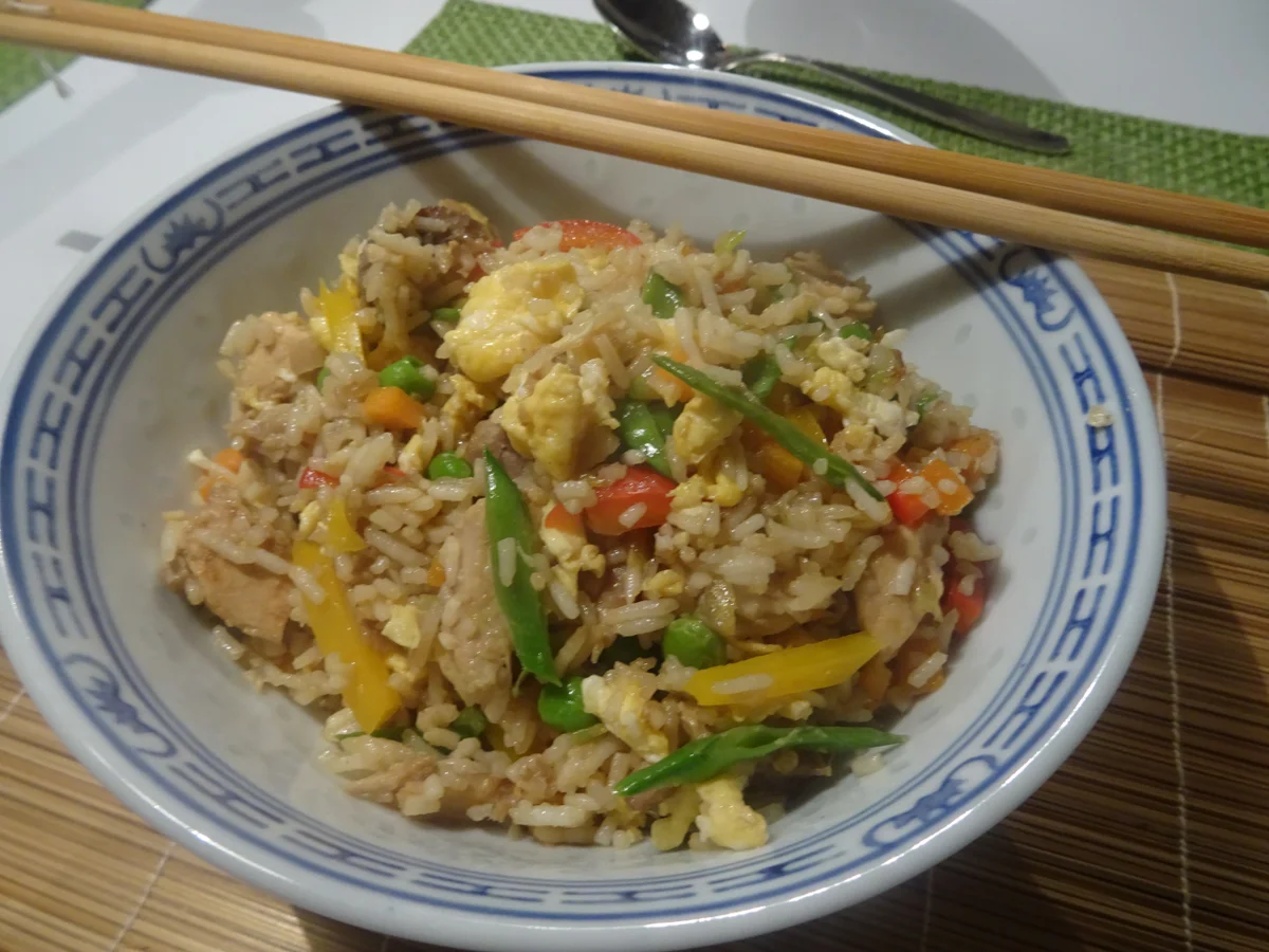 Gebratener Eier-Reis mit Huhn - Rezept - Bild Nr. 7060